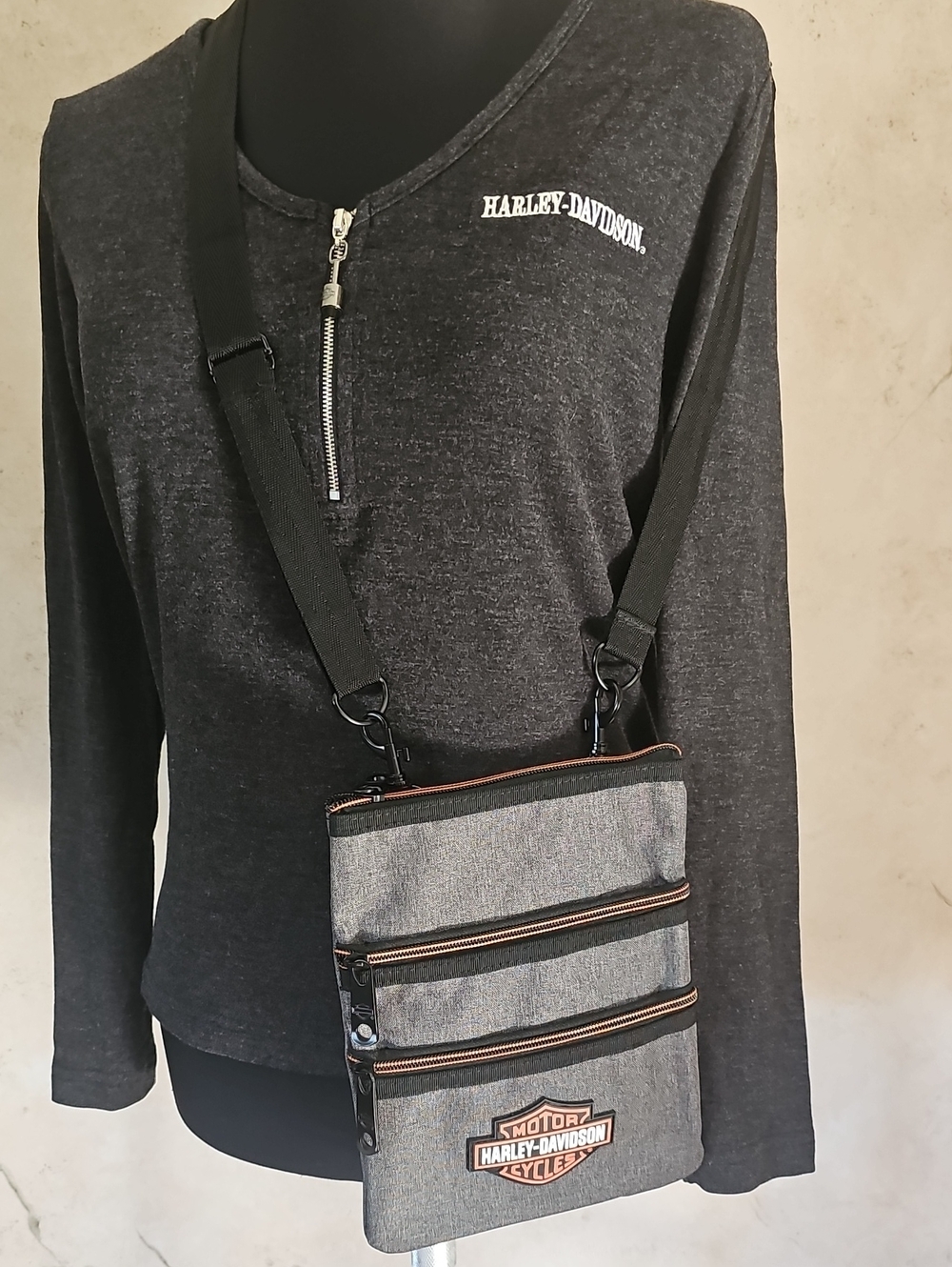 Harley Davidson Gray Crossbody Zipper Sling Bag Adjustable Strap & HD Logo NWOT - Picture 2 of 9